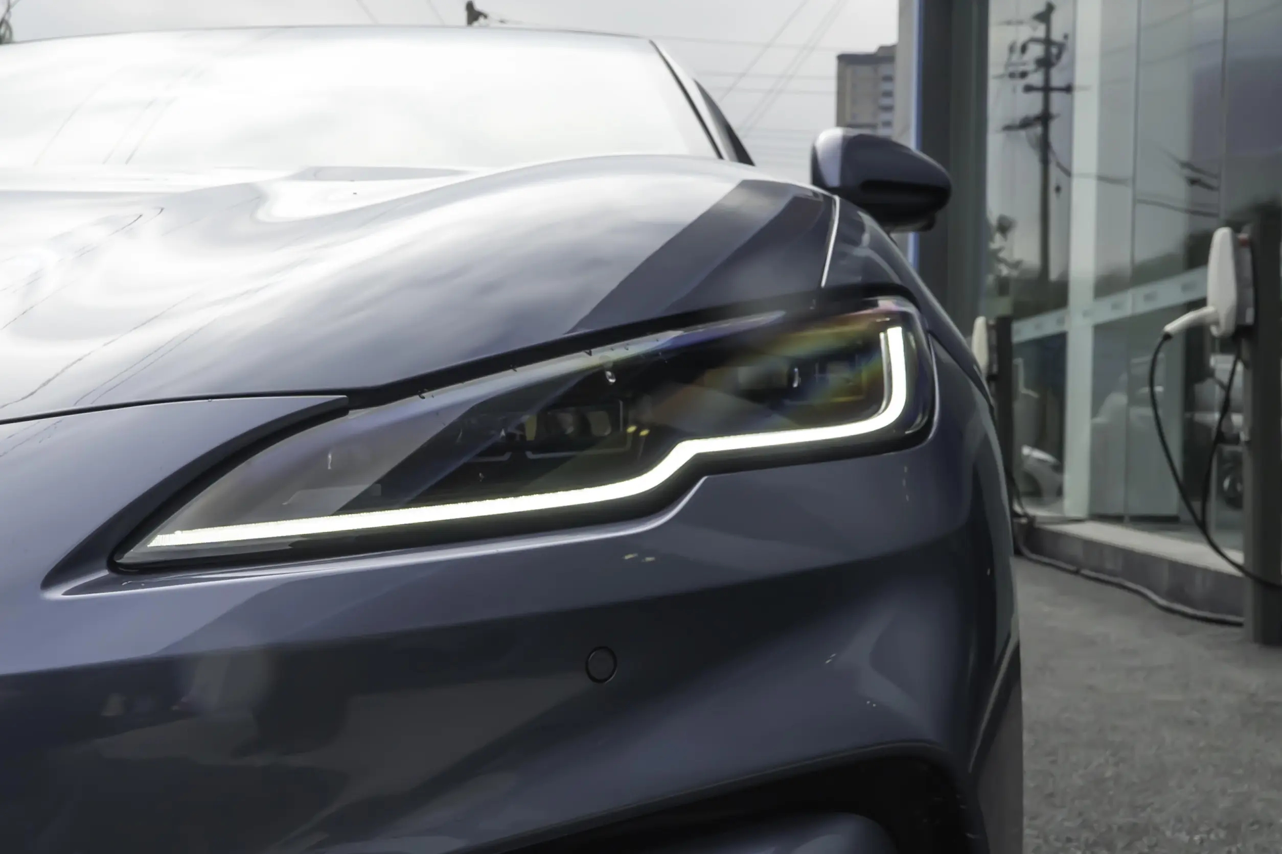 比亚迪造了台小钢炮！422马力破百4.9秒，起步13.68万，比思域帅