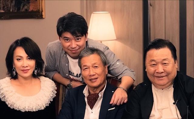 76岁老戏骨晚年凄凉,住养老院月领1.5万救济金,瘦54斤儿女不管