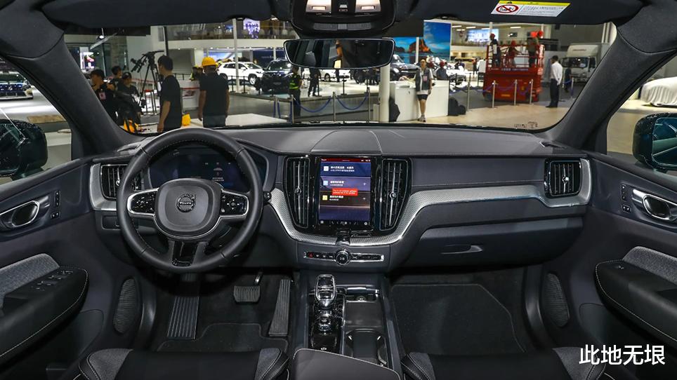 沃尔沃推出全新XC60 B5智远极夜黑车型，限时售价31.99万元