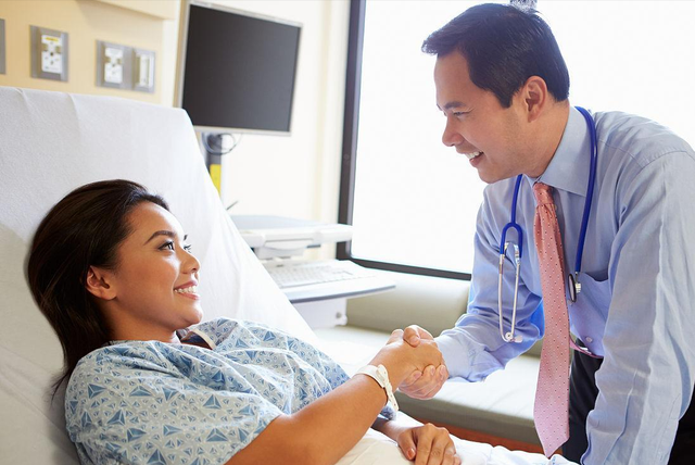 23岁女子每天自己蒸馒头吃,确诊胃癌,知道原因后痛哭:全都怪我