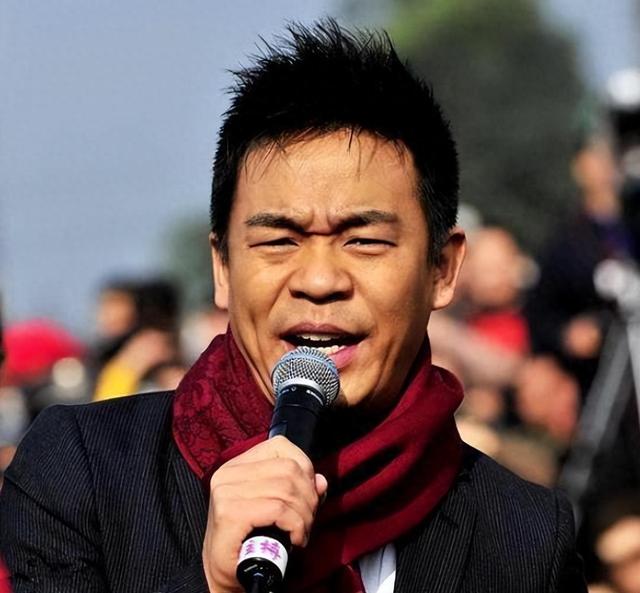 孙浩|孙浩26岁上春晚走红，得罪杨坤20年不说话，55岁到现在未婚没孩子