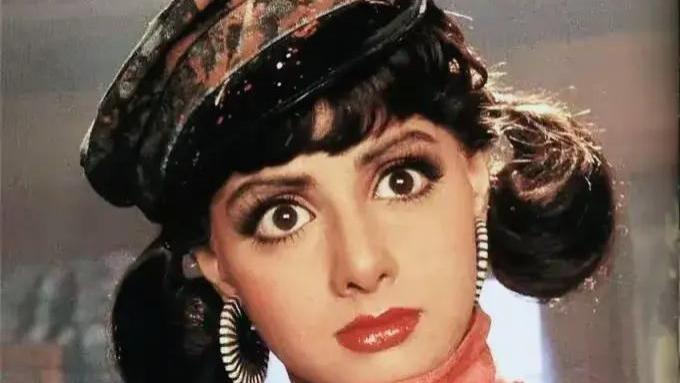 低种姓美女希里黛玉：美貌不输首富之妻却遇人不淑，54岁意外去世