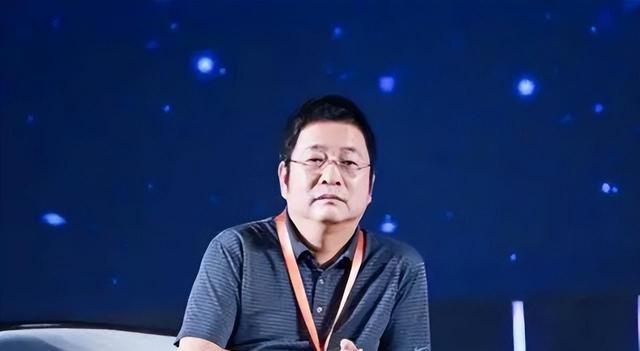 55歲中國芯片首富，豪捐200億：在老家建一所理工大學