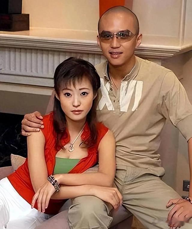 这一天,郝蕾回复“邓超”评论的举动,让所有网友再度意难平了