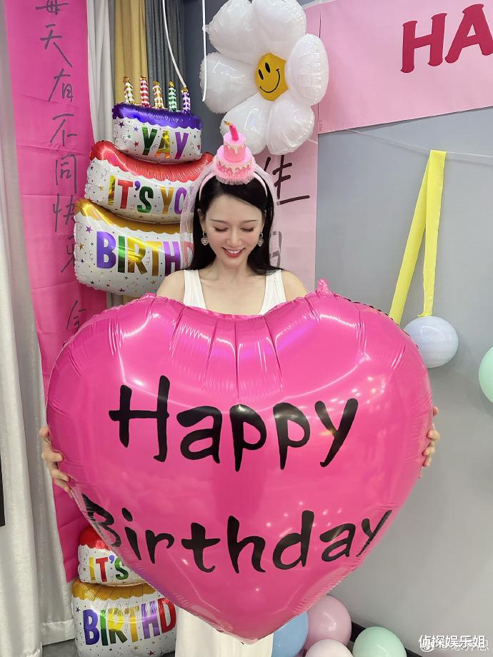 45岁陈乔恩庆祝结婚两周年，与Alan甜蜜撒糖，婚后被宠成小姑娘