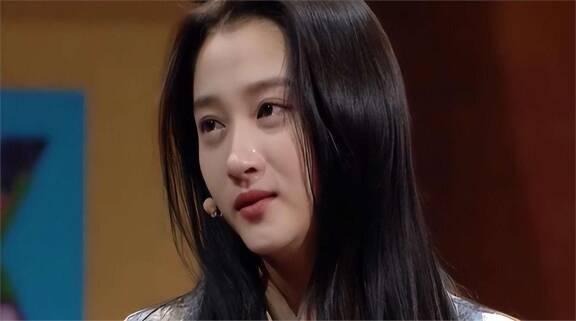 关晓彤不再回避!直面面对“恋爱八年不结婚”,鹿晗的评论区炸锅