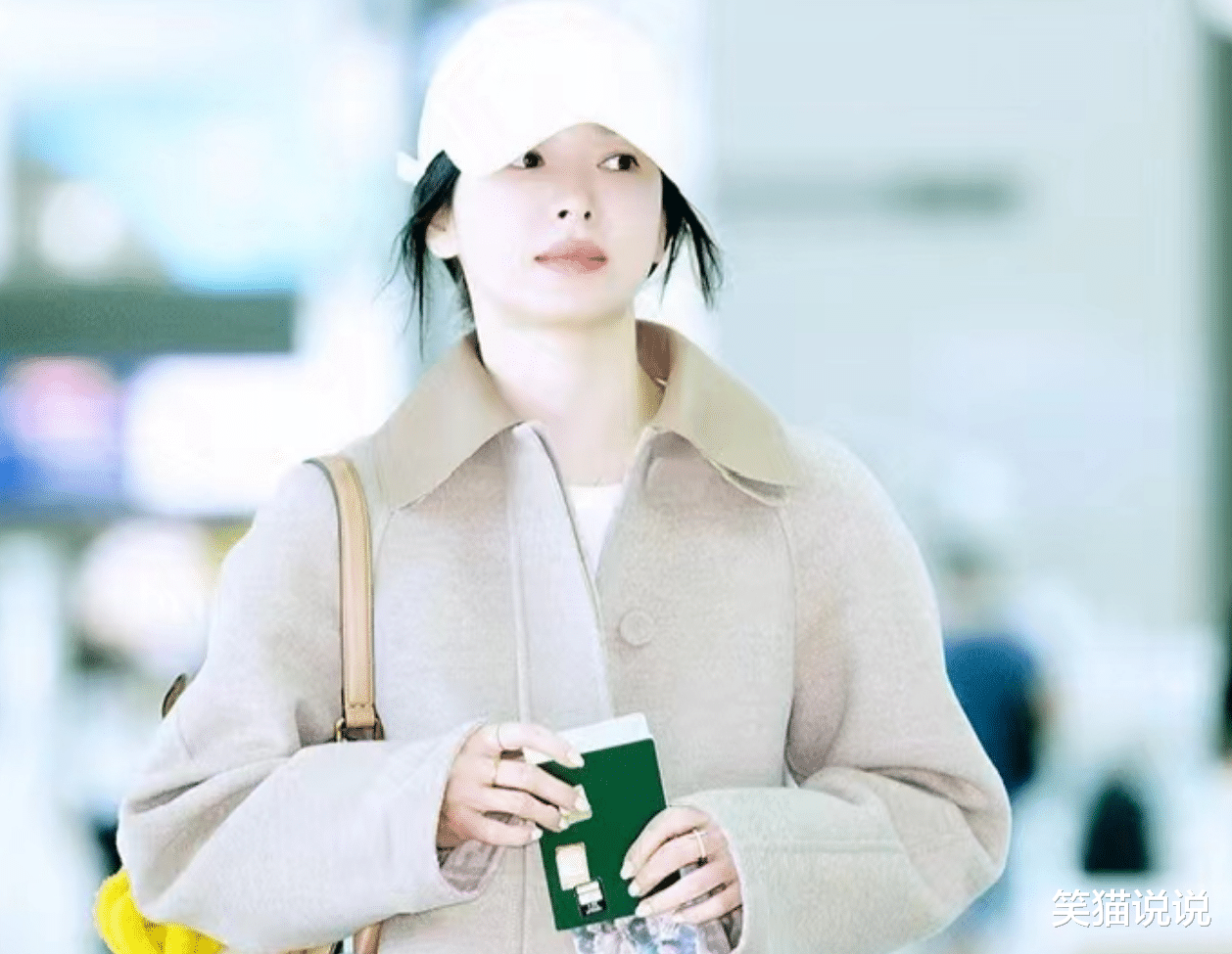 宋慧乔抵达意大利后晒照，白衣短发好惬意，网友偶遇合照