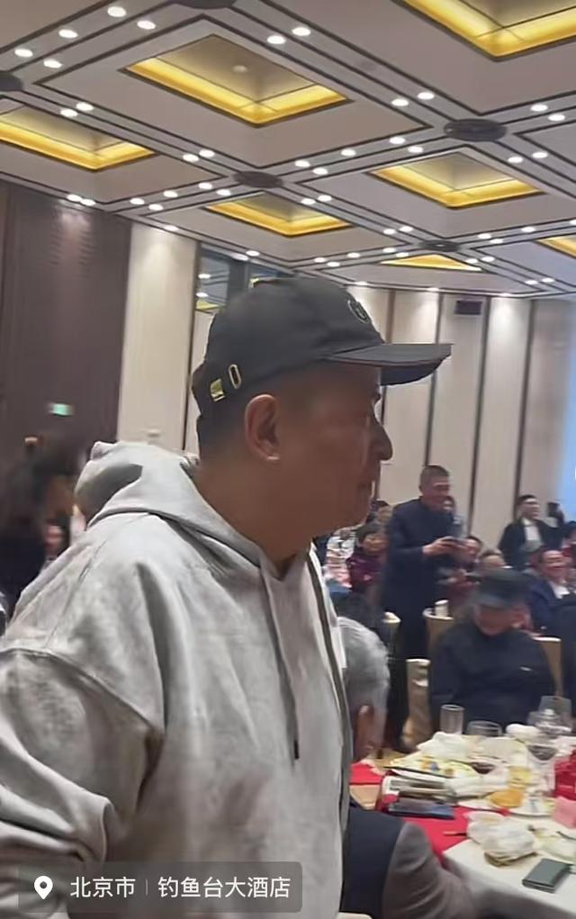 梁玉师儿子大婚！梁宏达、周炜、毕福剑、黄宏出席，近况差别好大