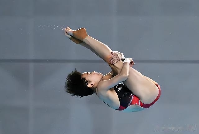 同样是冠军返乡,看到陈芋汐与全红婵的待遇后,明白陈若琳没说错