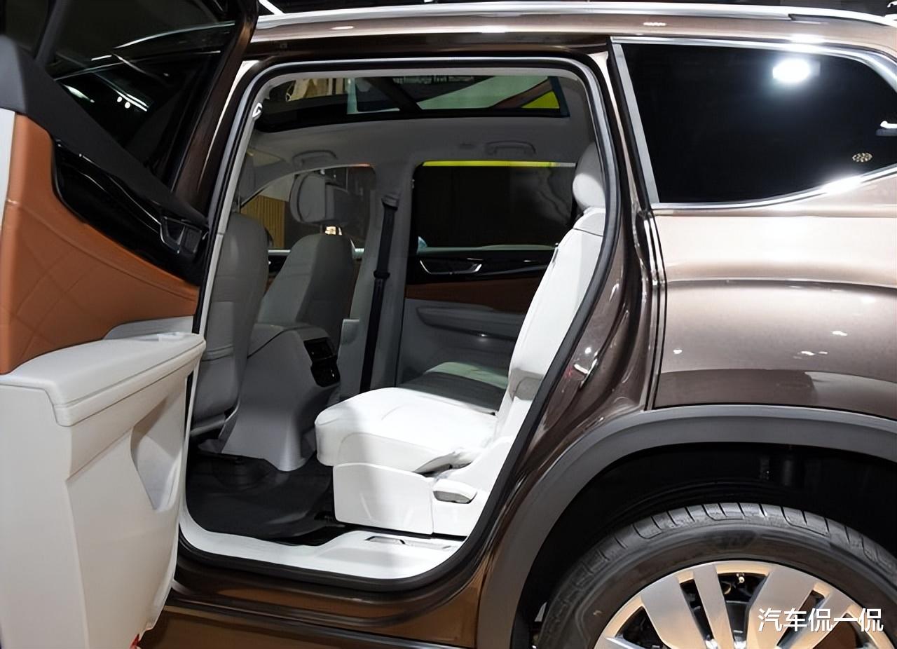 大尺寸SUV大降价！29万跌至22万，5米车身超越汉兰达