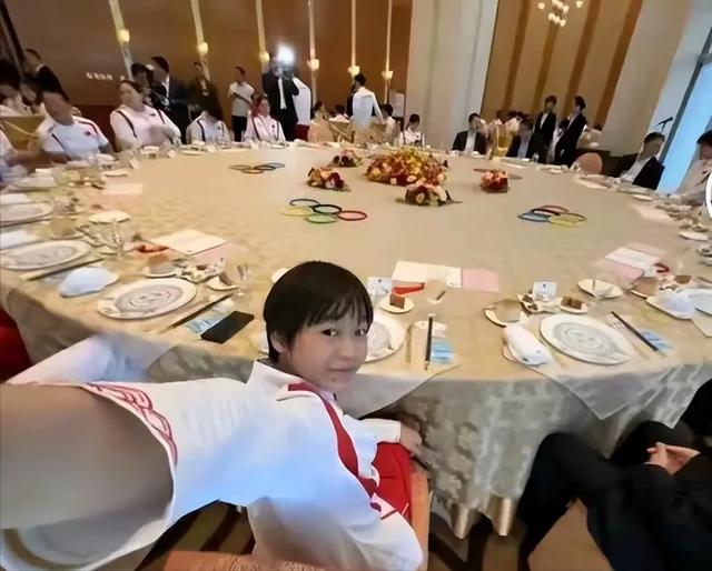 全红婵国庆从国宴打包剩菜？雷军回应，名记透露最新情况！