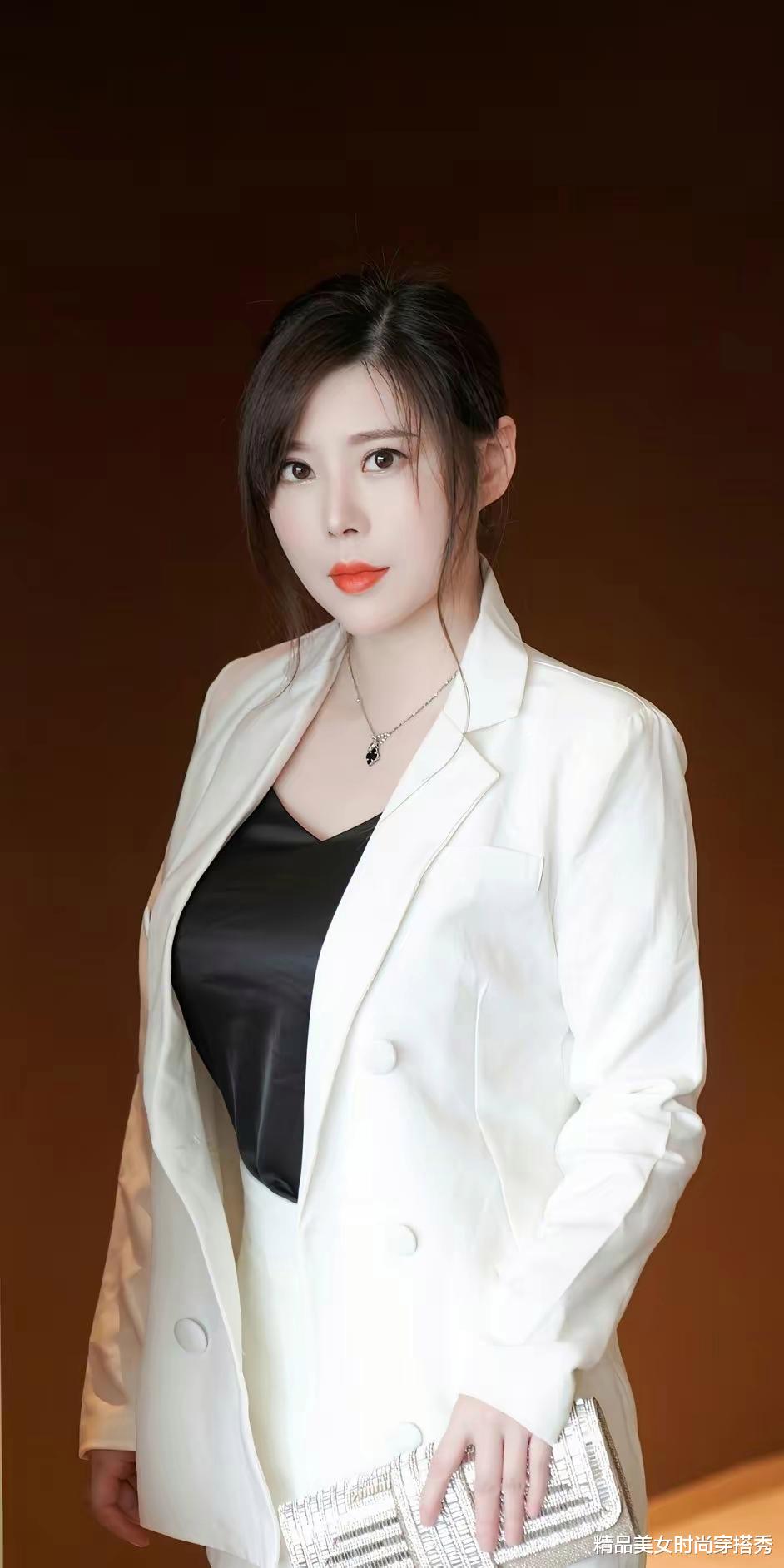 极简黑白搭, 优雅与个性的美感并存!