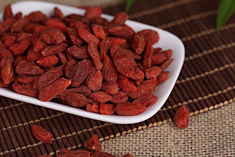 枸杞能增精、降血糖？枸杞干吃好还是泡水好？告诉你真相