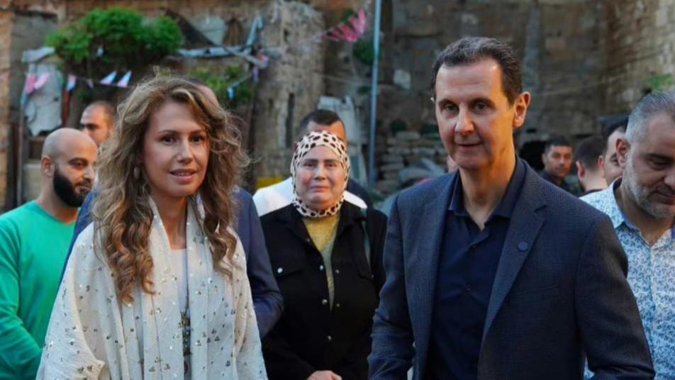 叙利亚夫人罕换发型！直发烫成羊毛卷发型变时髦，和民众合影美翻