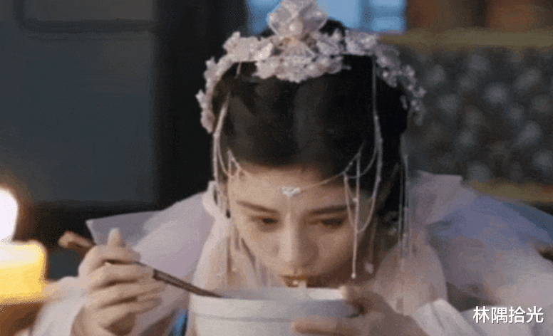 《与凤行》刚开播就热搜!赵丽颖“吃红烧肉”,扯下了多少演员的遮羞布