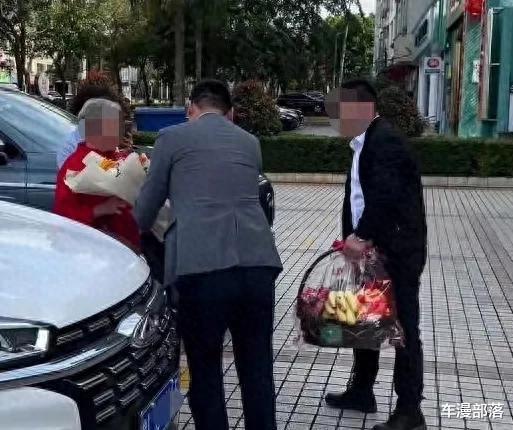 迷妹用生命给吉利“打广告”,吉利躺赚一波流量,自己都懵了