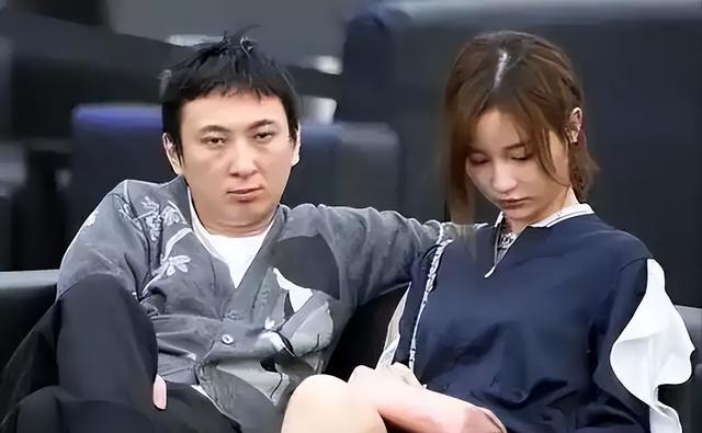 疑王思聪新女友身份被扒,三周前才满20岁,私密照泄露引热议!