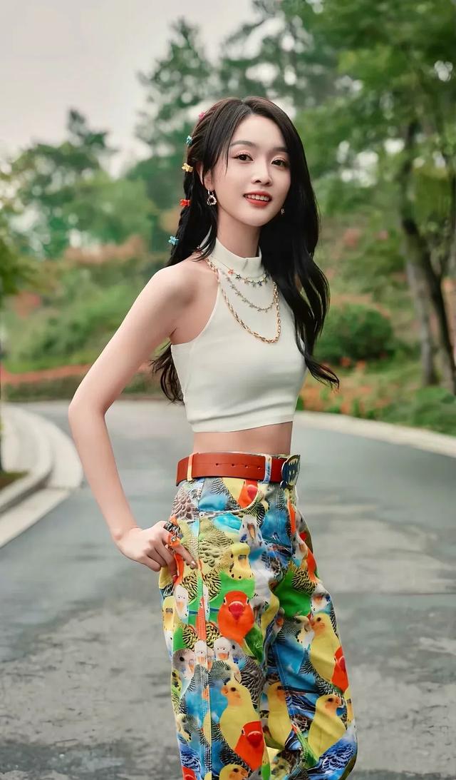 吴宣仪，完美身材