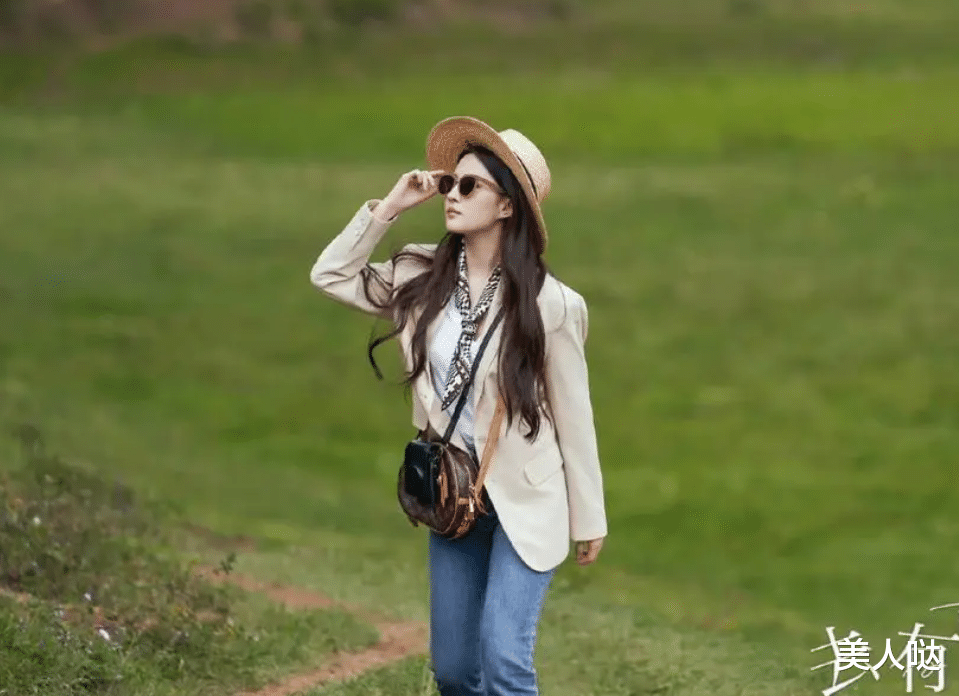 刘亦菲终于换发型,“狼尾短发”配西装又攻又仙,女人看了都心动