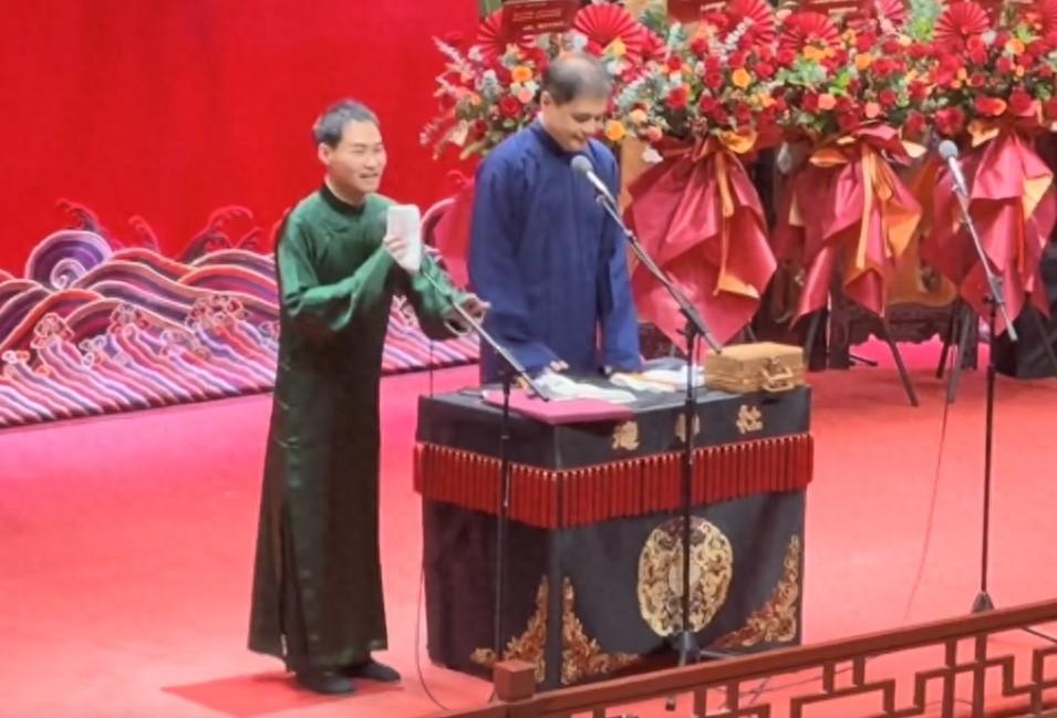 郭德纲给足了排面,但却被徒弟卷了面子;高峰收徒,亦喜亦悲