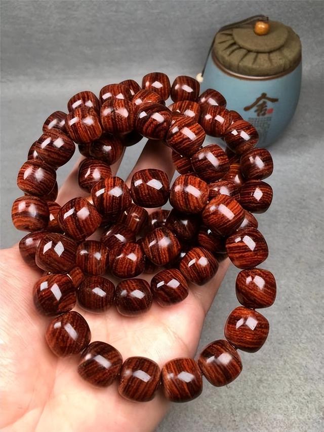 热门木质文玩手串TOP8，你入手了吗？文玩圈的新宠都在这里！
