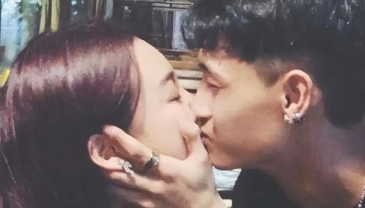 秦霄贤姐姐直播回应,暗示辛雨锡怀孕另有隐情,大量细节被扒出