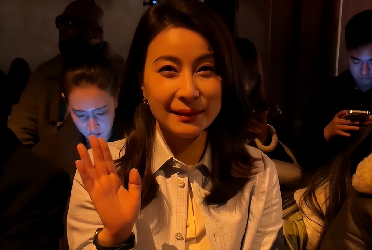 时装周:唐嫣绝美动人,刘诗诗蜂腰抢镜,都不及发胖的郭晶晶吸睛