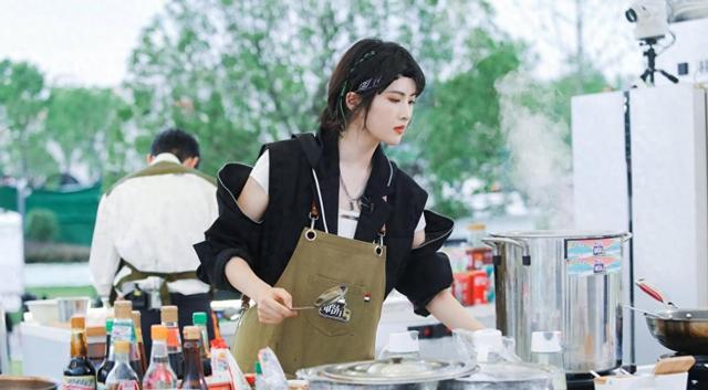 著名编剧痛批姚安娜演技，隔天直接认怂，网友：资本太恐怖