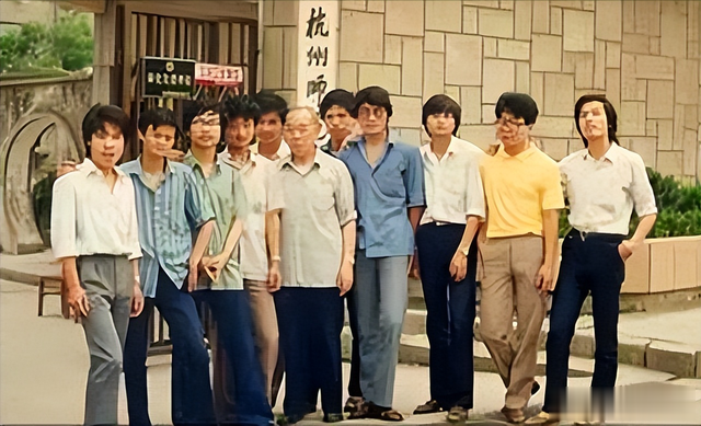 马云近况曝光,现身纽约未带保镖,身影落寞无人识现状让人唏嘘