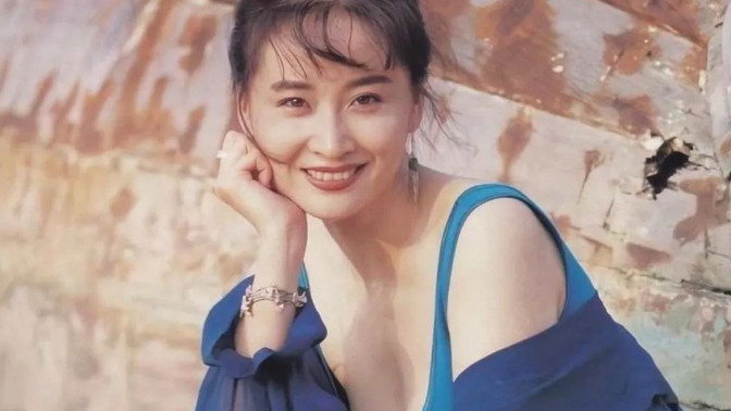 她是张艺谋的“梦中情人”，却遭遇情感波折，如今已60岁 要孤独终老？