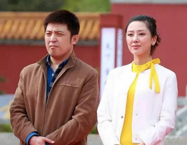 |老婆最大！结婚27年被治服拿捏，17次上春晚竟然全是妻子的功劳