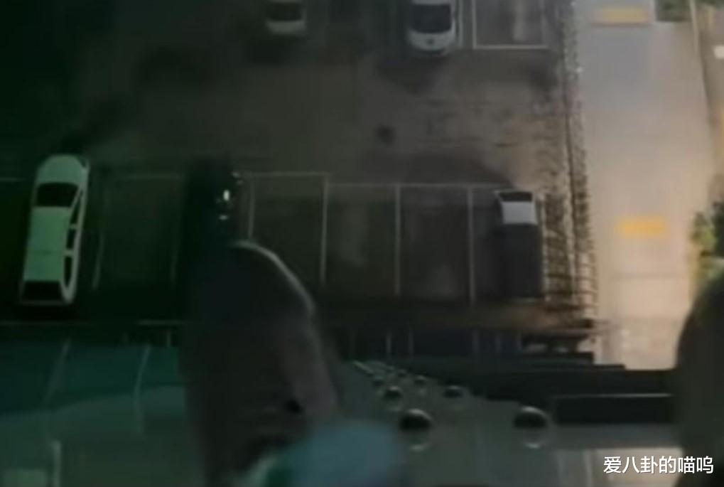 22岁韩国男星为流量直播跳楼,假摔变真坠楼,1400人见证死亡过程