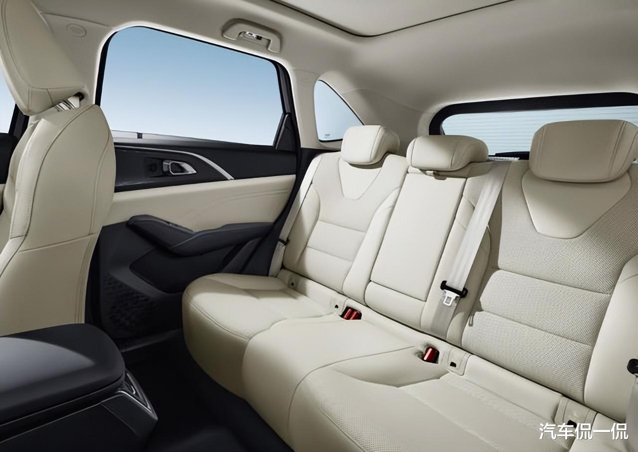 国产车新突破：标配四驱且续航1231km，宋PLUS不香了