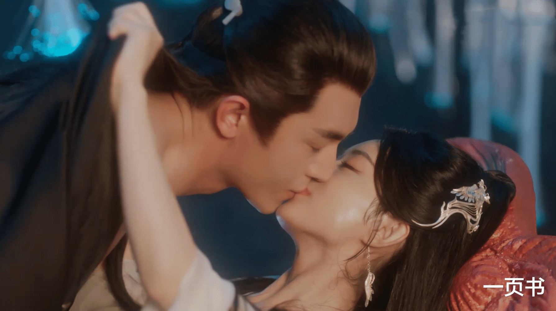 《与凤行》直到凤来吊打行止,沈璃才知道,为何行止当初不灭魑魅