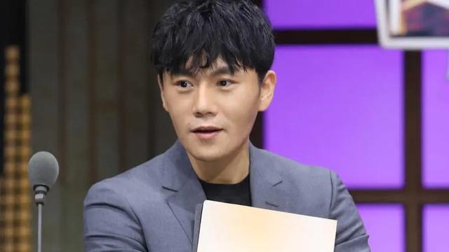 秦昊携伊能静国庆回沈阳，小姨首次出镜气场强，姨夫更是大官