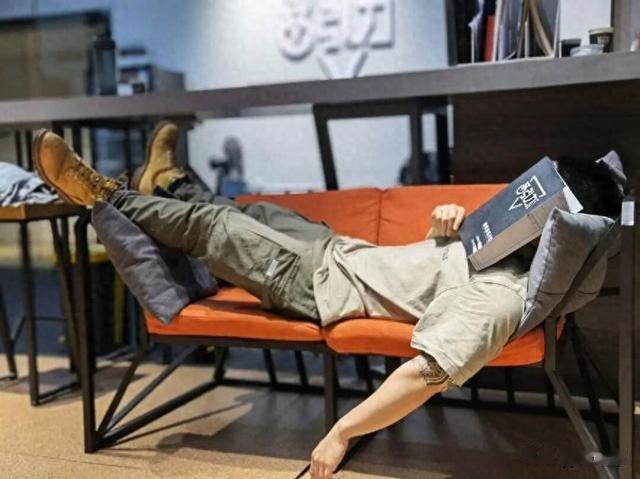 普通人躺平不折腾就是稳赢