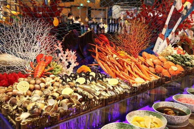 自助餐为啥吃几口就饱了？原来有这么多“猫腻”，现在明白也不晚