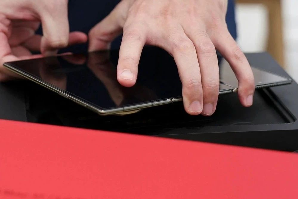 华为MateXT维修价格探析:高端科技背后的成本与保护之道