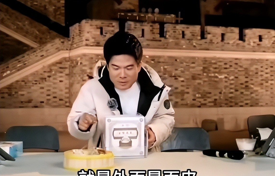 董宇辉全面翻车，可以说是活该吗？