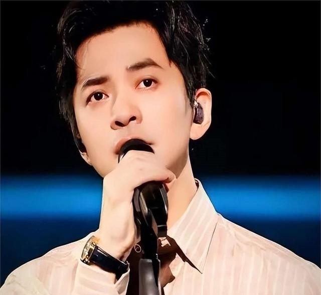 李健跌下神坛了?结婚多年不买房、坚持做丁克:不负责还是拎得清