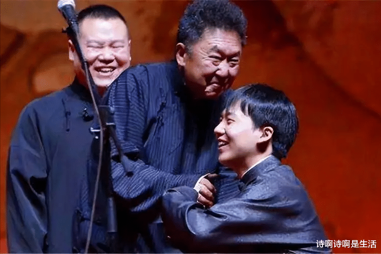 穿西装戴名表,15年了郭德纲都捧不红他,背后原因其实很简单!