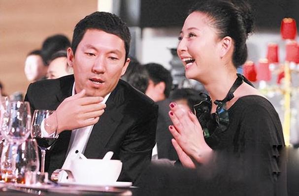 全网抵制！拿没教养当个性的她，终于惹了众怒！难怪连倪萍都嫌弃