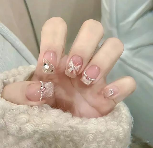 公主请收美甲图