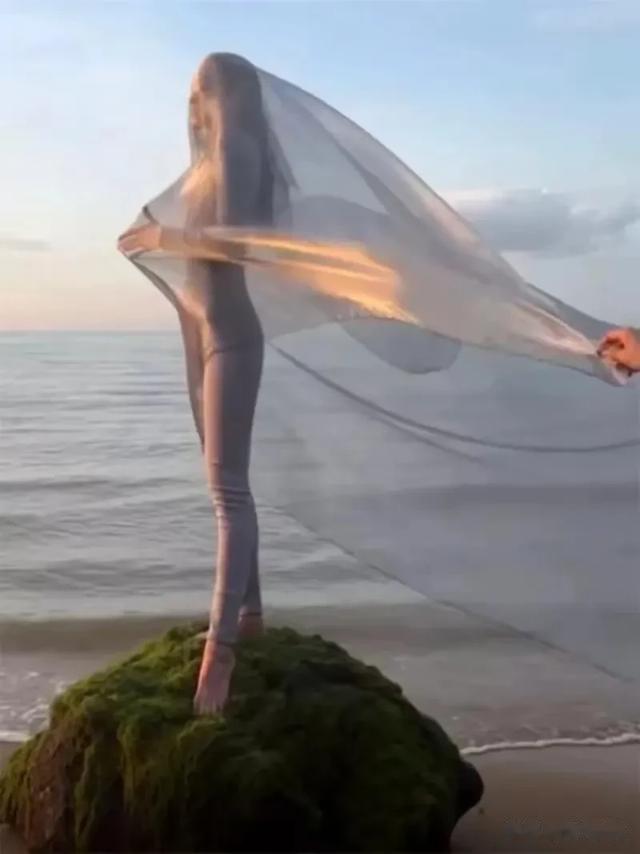 舒淇身材火辣如东方维纳斯,平坦腹部让人惊艳,网友直呼羡慕!