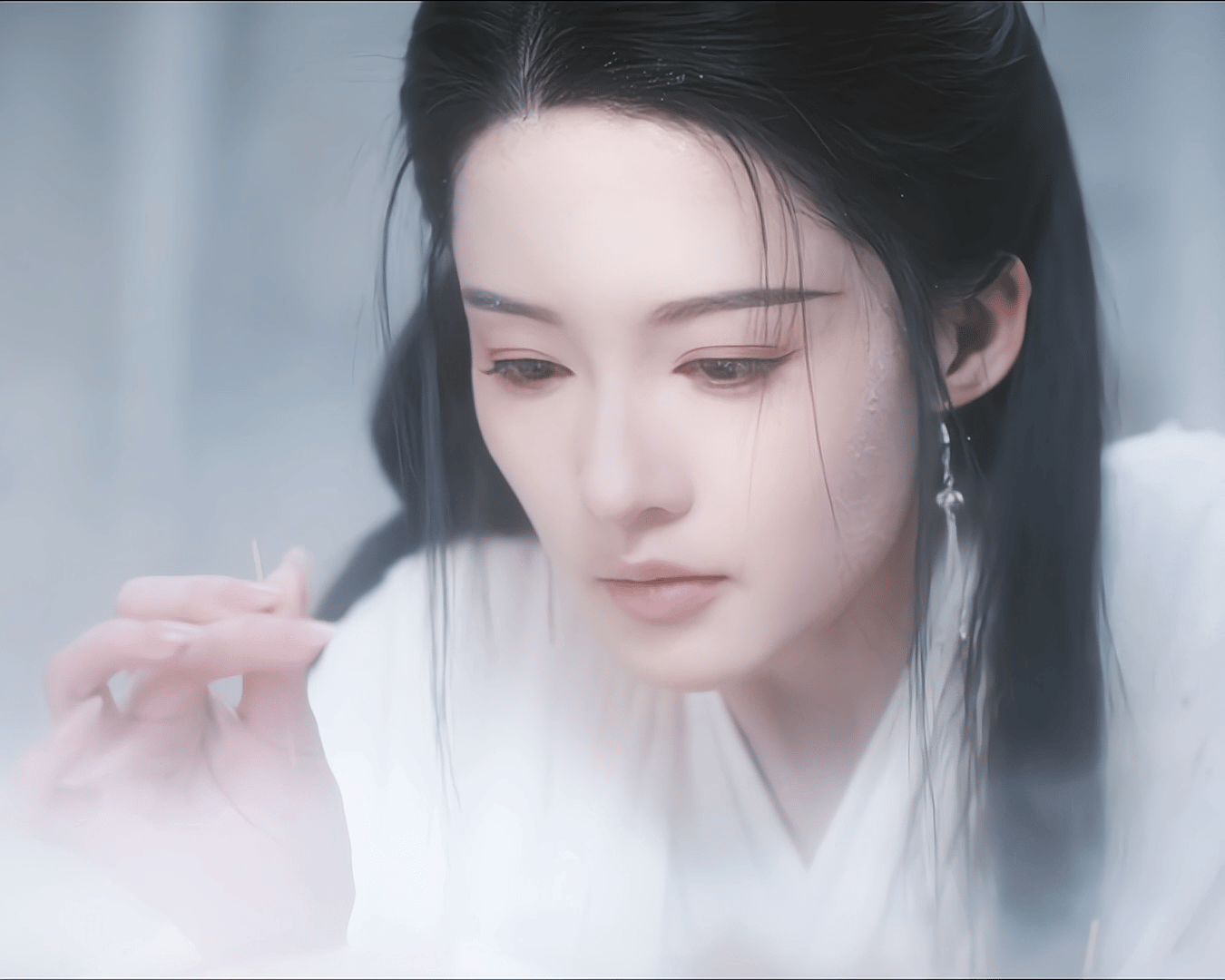 李沁《七夜雪》妆造爆火，古典美人风采再现荧屏！