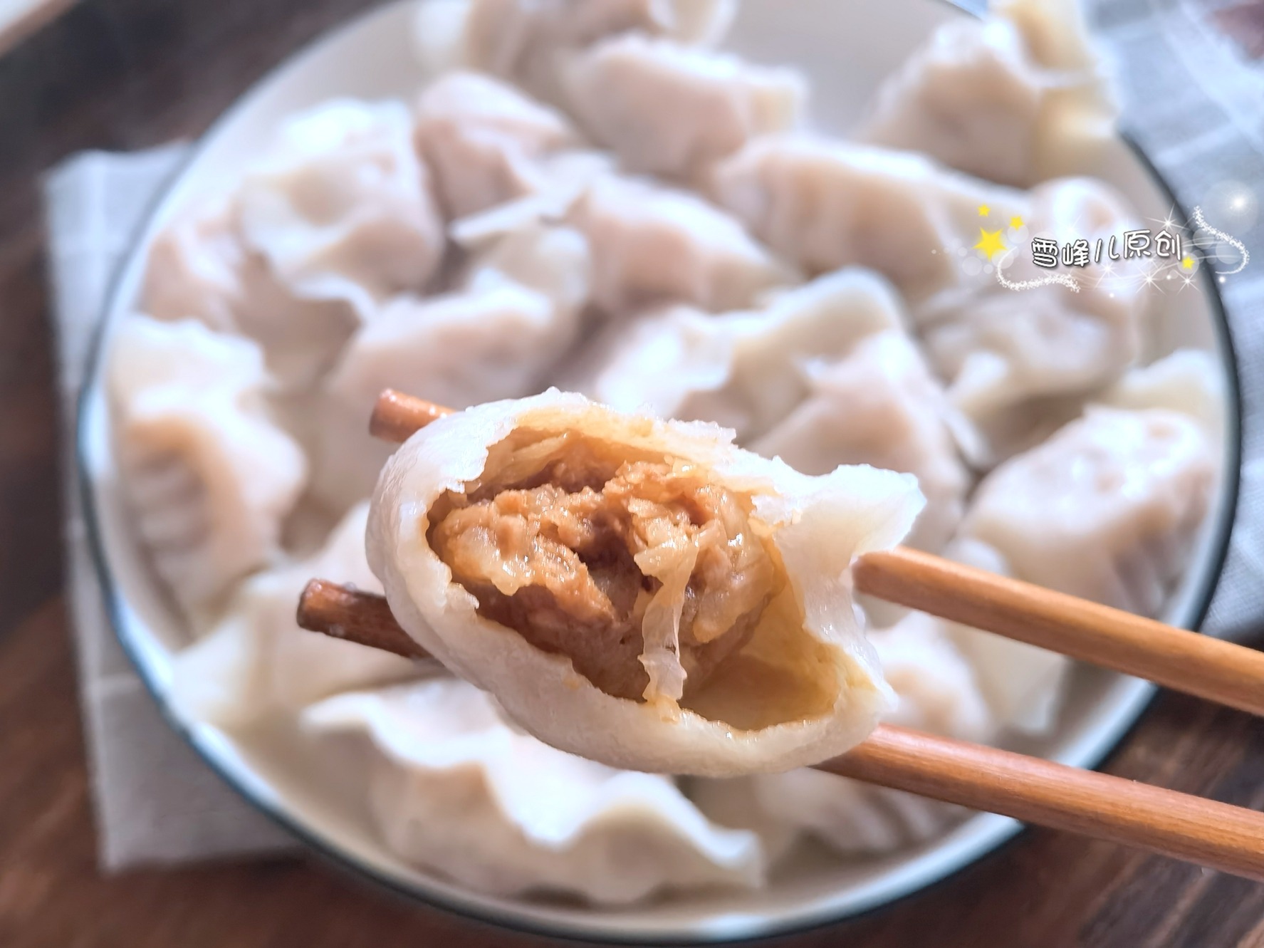 7月15日入伏，吃饺子韭菜芹菜靠边站，用它鲜美多汁不油腻，太香了！