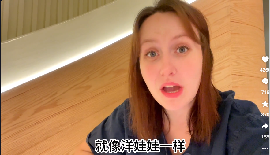 刘烨带老婆去爬山,诺一霓娜气质特殊似流浪,安娜白发像老太太