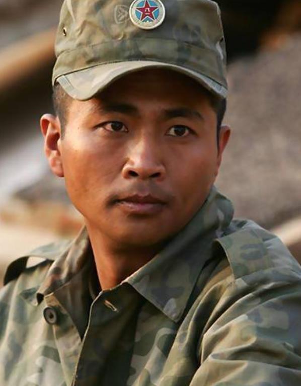 最熟悉的演员已经离世！李晨发文悼念，王宝强葬礼上痛哭