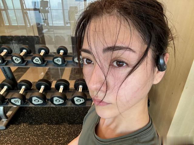 娜然这个肌肉！