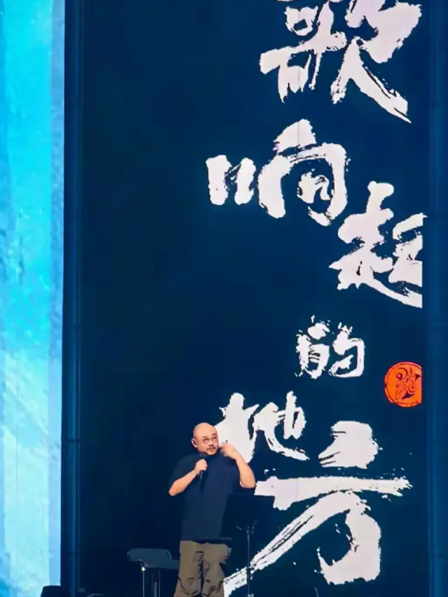 云朵现身刀郎南京演唱会，她来了低调为师傅助威、在头条亲自确认